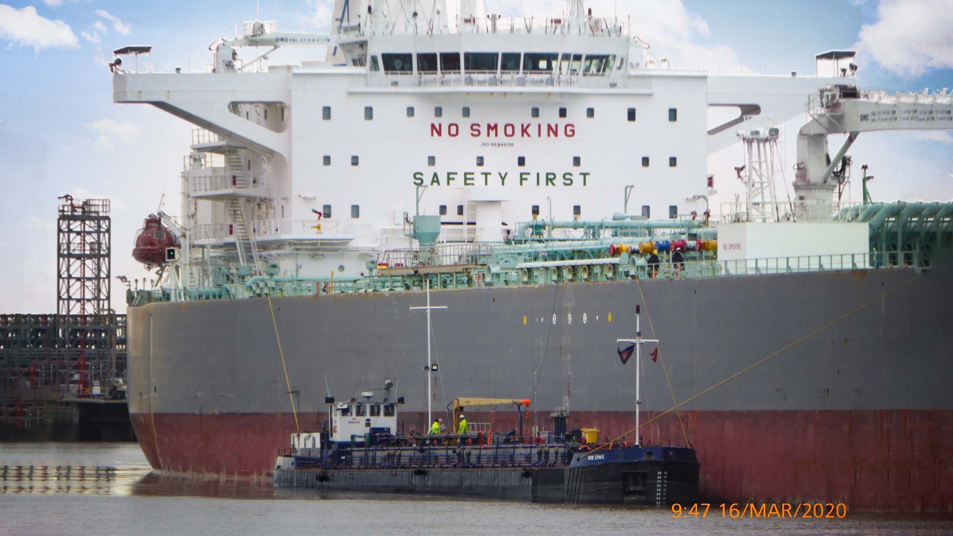 The Rix Owl refuelling the Nissos Christiana a 115,000 DWT oil tanker at Immingham Oil Terminal.